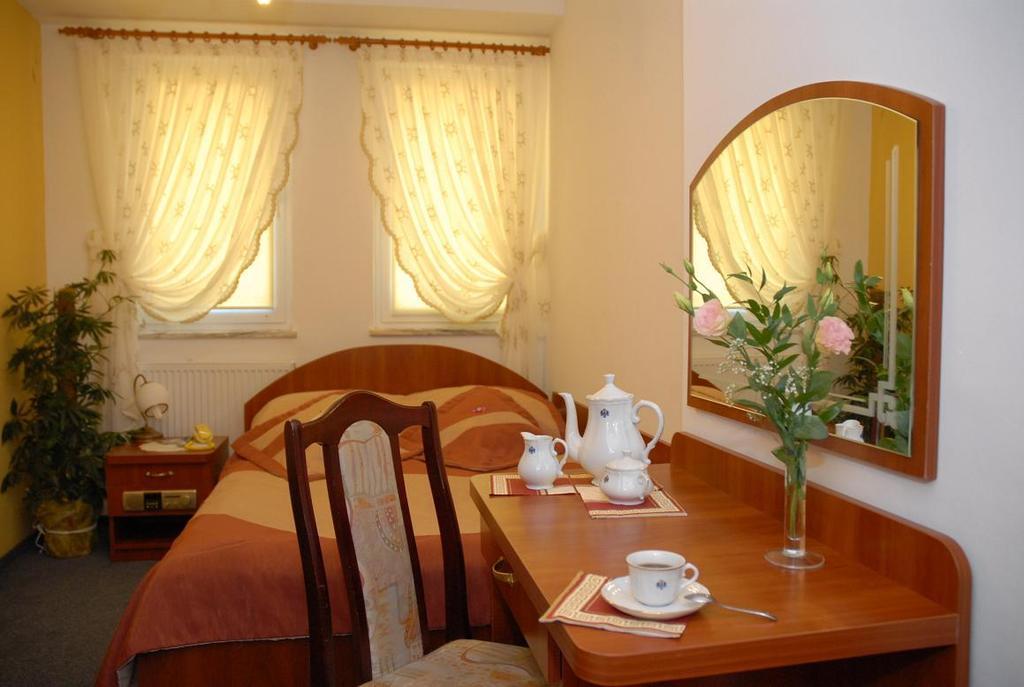 Hotel Restauracja Kaukaska Jadwiga Choroszy Wolsztyn Room photo